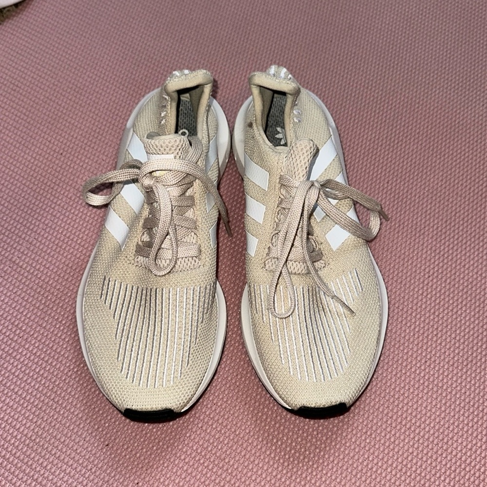 Adidas Swift Run 1.0 sneakers - like new